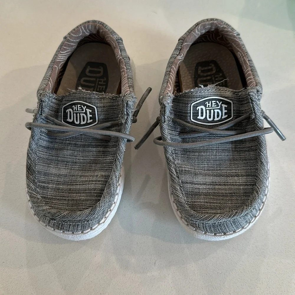 Hey dude- Wally Toddler Blend Linen Gray toddler shoes. Size 6